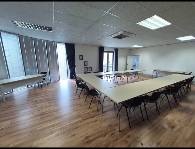 584M² OFFICE TO LET IN BRUMA